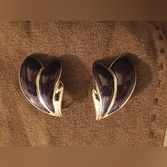 Vintage Trifari TM Clip Earrings - Picture 9 of 11